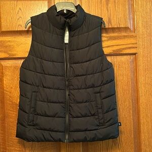 Gap women’s XS black puffer vest.  NWOT.